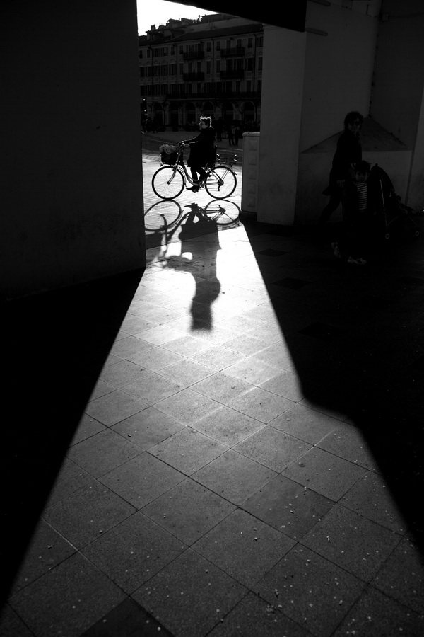 Le vélo, place Garibaldi à Nice